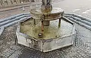 Detalle del tanque y lavabo.