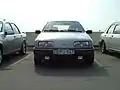 Ford Sierra Mk1. Vehículo sin parrilla. La segunda serie del Ford Sierra incorporó parrilla, para dar así un aspecto más convencional al vehículo.