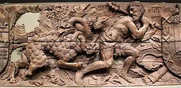 La Hidra de Lerna en uno de los frisos del palacio.