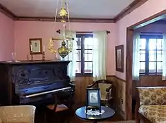 Salón con piano