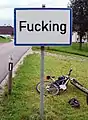 Señal nueva de Fucking (Austria), sin el mensaje "Bitte-Nicht so schnell!", en castellano: "¡Por favor, no tan deprisa!"