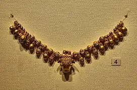 Collar de oro del siglo V a. C. Museo Arqueológico Nacional de Atenas.