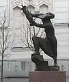 Willy Gordon, El vuelo con la Torá, 1945. Escultura junto a la Sinagoga de Estocolmo.