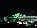 El palacio de noche.