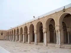 Una de las galerías que rodean el patio