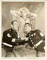 Greta Nissen, Victor McLaglen y Edmund Lowe en otra foto promocional de 1931 de Women of All Nations.