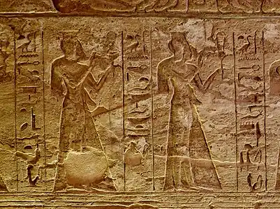 Meritamen y nebettawi en la procesión de las hijas de Ramsés II
