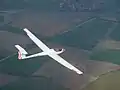 Grob 102 Astir, un velero monoplaza, se aprecia el gran alargamiento