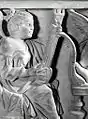 Instrumento tipo pandura representado en un sarcófago romano del siglo III d.C.