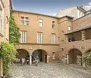 Hôtel Dumay: patio.