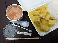 Caja con tapa de plástico para alimentos preparados