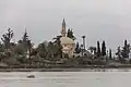 Vista desde la orilla del lago.