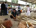 Ratrillos hechos a mano a la venta en el mercado de Kashgar, China, en 2011