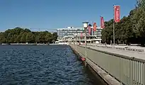 Vista del lago desde el Hellebardier