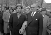 El escultor junto al armador y mecenas sueco Gustaf Thordén