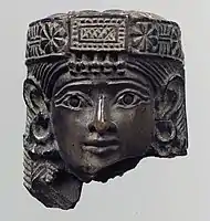 Cabeza femenina, probablemente de una estatuilla, estilo sirio