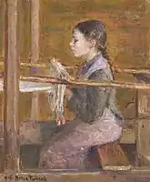 Una niña tejiendo en un telar