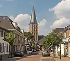 Hengelo, la iglesia (de Remigiuskerk) en la calle