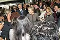 Agentes del DSS detrás de Hillary Clinton.