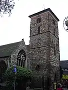 - Holy Trinity Church, Colchester, cuyas torre y puerta occidental son anglosajonas