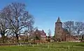 Hommersum, la iglesia catolica (Pfarrkirche Sankt Petrus) con el presbiterio