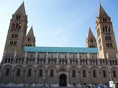 Fachada de la Catedral de Pécs