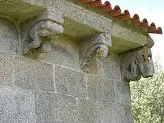 Ménsulas en la Iglesia de San Claudio de Nogueira