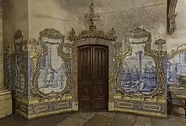 Pared de azulejos en la iglesia de San Julián.