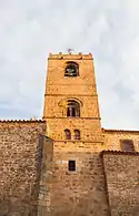 Vista de la torre desde su base