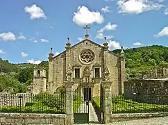 Abadía de Tarouca, comenzada en 1144, el año de la llegada de los monjes cistercienses a Portugal (la fachada es copia de la abadía de Fontenay)