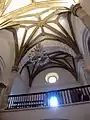 Nervios cruzados del interior de la iglesia