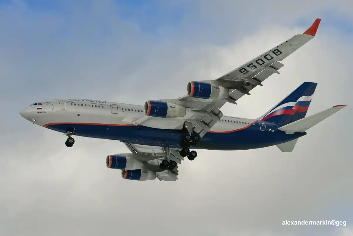 Ilyushin_Il-96_(Aeroflot)_RA-96008_(13825094923)
