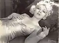 Ina Claire en la misma película.