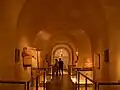 El Louvre; la capital jónica de la izquierda es de Umm al-Amad