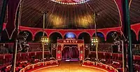 Interior de la carpa del Circo Raluy Histórico