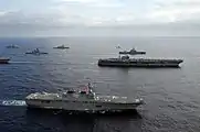 USS George Washington (CVN-73)y JS Hyūga (DDH-181)