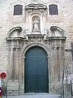 Portada de la fachada principal.