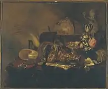 Bodegón con copas de plata dorada, concha de nautilus, libros, globo y estatua de Cupido (1650), Colección de Arte de la Agencia de Patrimonio Cultural de los Países Bajos, Rijswijk