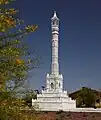 Manastambha en el centro jaina de Phoenix, Phoenix, Arizona, Estados Unidos