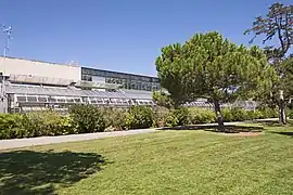 Los invernaderos en la "Allée Claudine_Sudre".
