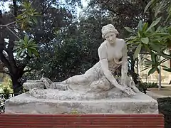 Estatua femenina