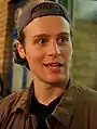 (Jonathan Groff)Ian Todd, asistente personal de Tom Kane.