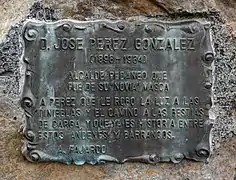 Inscripción en el monumento de José Pérez González