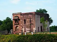 Kanch Mahal, construida por Jehangir, como harem y más tarde usado como pabellón de caza