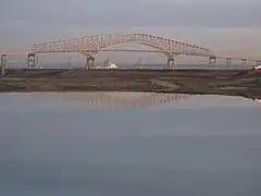 Key Bridge con Baltimore al fondo, visto desde el parque industrial Cox Creek, en el noreste del condado de Anne Arundel, noviembre de 2011 hacia el sur.