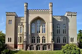 Castillo en Kórnik (1843-1860), de Karl Friedrich Schinkel y Marian Cybulski con la participación de Tytusa Działyńskiego