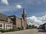 Kruisland, la iglesia (el Heilige Georgiuskerk) en la calle