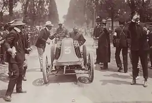 Louis Renault, segundo en la general al llegar a la meta en Burdeos