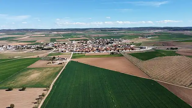 La Felipa, desde el norte. Al fondo la sierra de Chinchilla (Foto: Ginés Herráez)