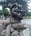 La lucha eterna (1903[3]), en el paseo norte del parque El Ejido (Quito).